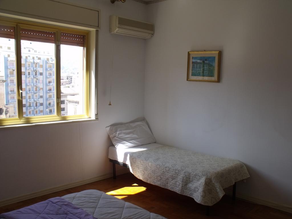 A Tre Passi Dal Centro Hotel Palermo Buitenkant foto