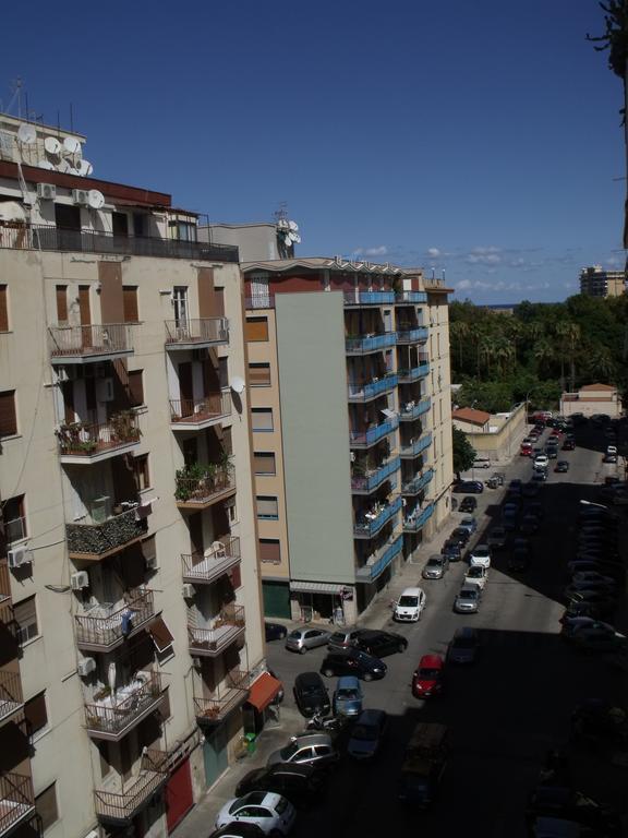 A Tre Passi Dal Centro Hotel Palermo Buitenkant foto