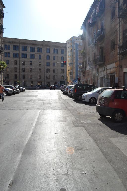 A Tre Passi Dal Centro Hotel Palermo Buitenkant foto
