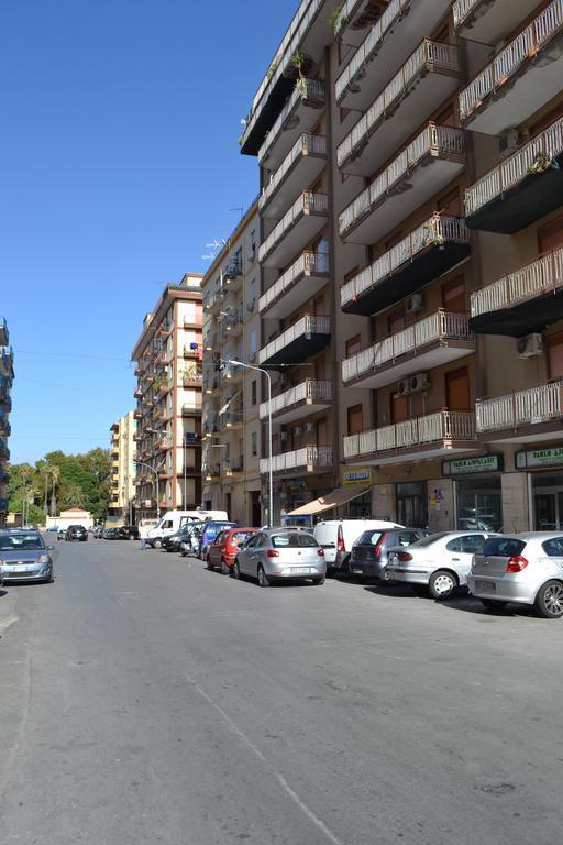 A Tre Passi Dal Centro Hotel Palermo Buitenkant foto